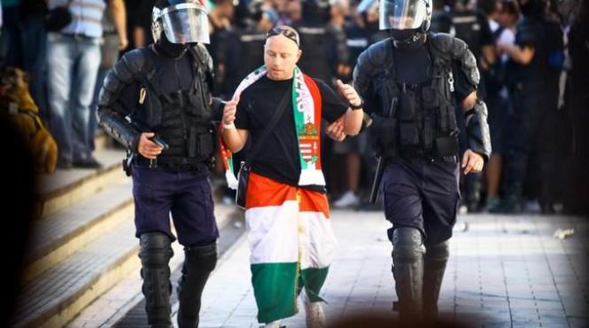 suporterii unguri au mai facut o victima inainte de a parasi romania