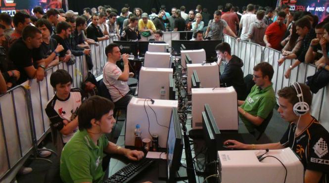 dreamhack 2013 bucuresti bucharest romania league of legends dota 2 fifa 2013 gaming electronic sport counterstrike global offensive starcraft 2 tekken