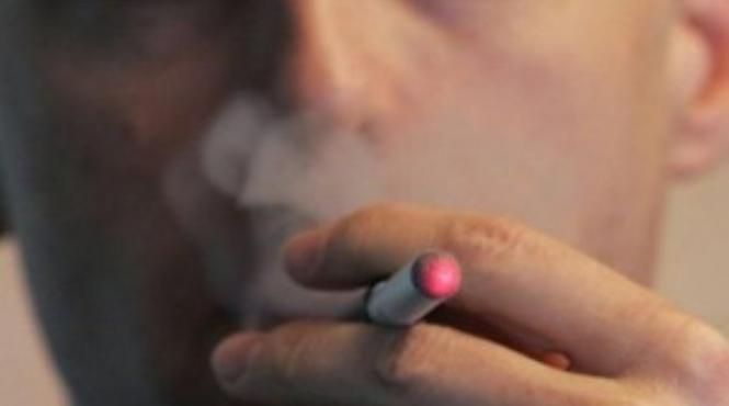 tigarile electronice la fel de eficiente precum plasturii cu nicotina pentru renuntarea la fumat