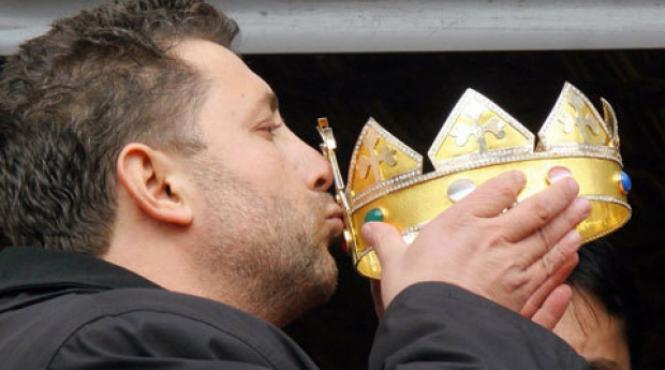 autointitulatul rege al romilor dan stanescu a depus plangere la instanta impotriva fratilor cioaba