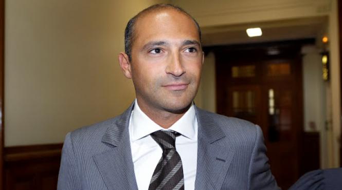 thomas fabius baiatul lui tata scutit de datorie