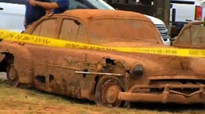 descoperire socanta in oklahoma ce au gasit politistii in doua masini scufundate intr un lac in urma cu 40 de ani video