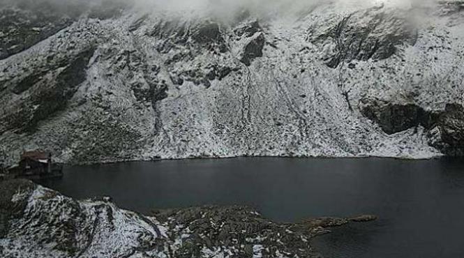 ninsoare pe transfagarasan masini blocate langa balea lac