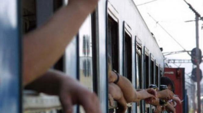 sute de calatori blocati pe camp dupa ce o parte dintre vagoanele unui tren international s au desprins de locomotiva