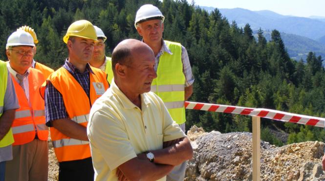 basescu agent de marketing pentru aurul de la rosia montana