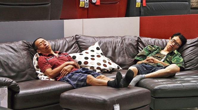 chinezii merg la ikea pentru a si face siesta