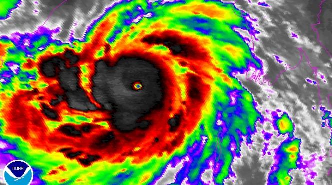 alerta cod rosu in india din cauza ciclonului phailin 250 000 de persoane au fost evacuate video
