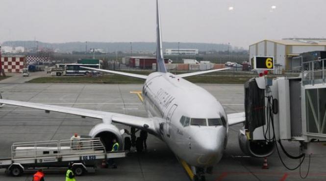 un avion a aterizat de urgenta pe aeroportul henri coanda ce s a intamplat