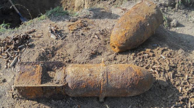 groparii cimitirului din barlad au gasit zece proiectile in stare de functionare in timp ce sapau un mormant