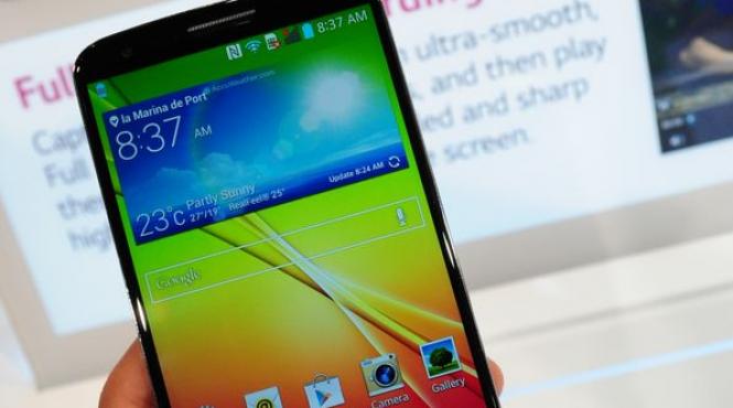 primul smartphone cu butoane in spate la operatorii din romania