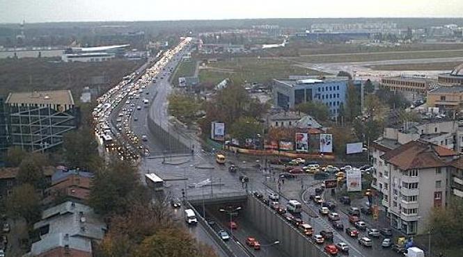 coloana de masini pe dn1 la intrarea in capitala o ma ina s a rasturnat la ie irea din pasajul baneasa vezi imagini live