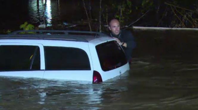 dezastru in arges in urma ploilor torentiale la pitesti pe unele strazi apa atinge si 2 metri