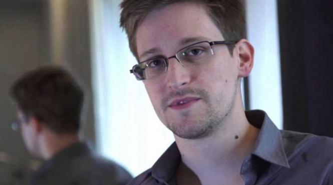 edward snowden mai are multe secrete de dezvaluit avertizeaza tatal sau