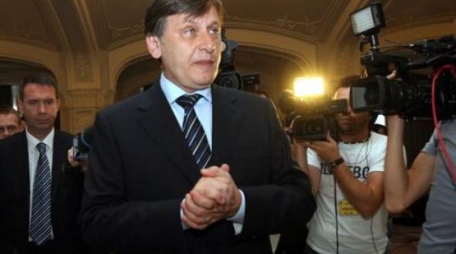crin antonescu nu sunt platit din bani publici ca sa comentez aberatiile cetateanului basescu