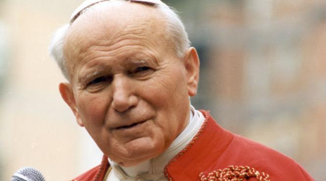 relicva papei ioan paul al ii lea intr o procesiune pe strazile capitalei duminica aceasta