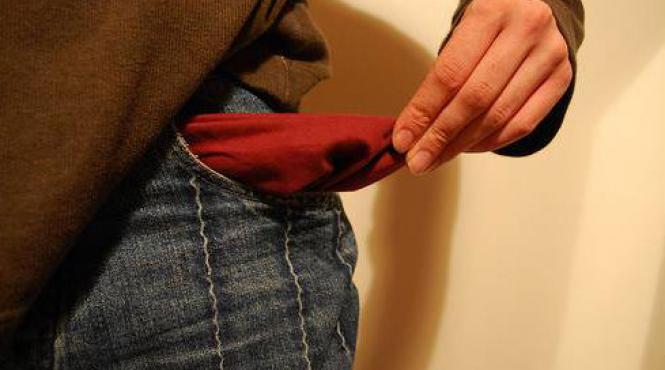 70 dintre romanii cu venituri mai mici de 1 500 de lei au datorii la banci