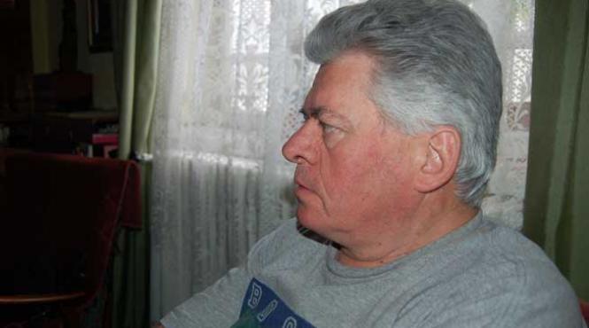 nichita stanescu eu sunt mort demult va pup pe toti undeva fara bani ii cinstea pe prieteni cu sampanie frantuzeasca cordon rouge