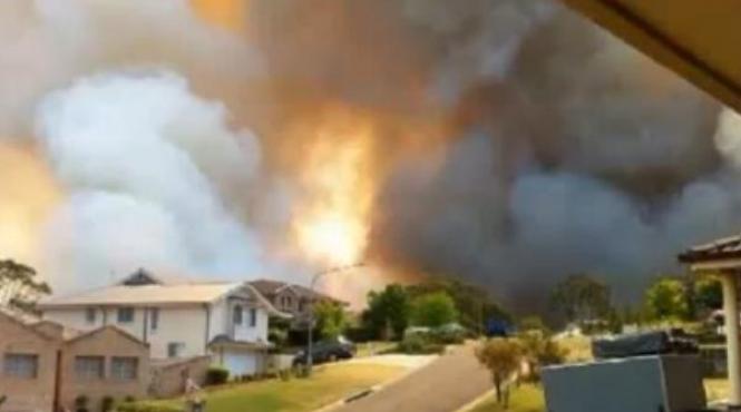 pompierii vor sa evite un mega incendiu in sud estul australiei video