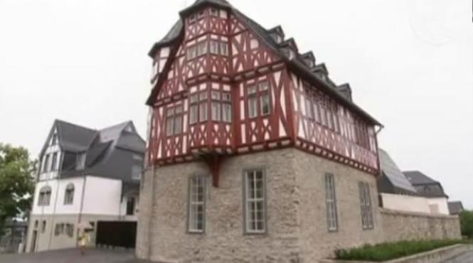 resedinta de milioane de euro a unui episcop transformata in adapost pentru saraci