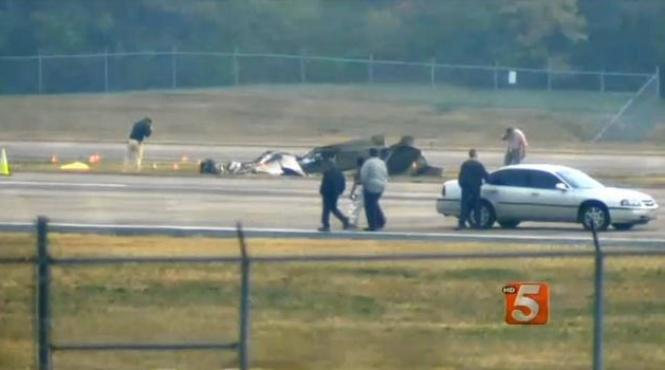 intamplare incredibila pe un aeroport aglomerat din sua un avion s a prabu it pilotul a murit insa nimeni nu a observat asta timp de 6 ore video