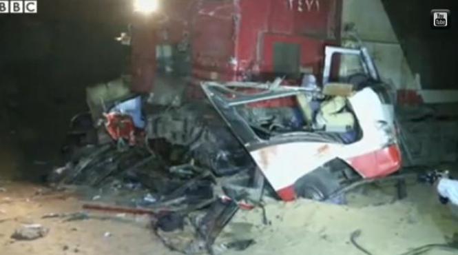 tragedie in egipt 24 de oameni au murit dupa ce un tren s a ciocnit cu un camion si un minibuz video