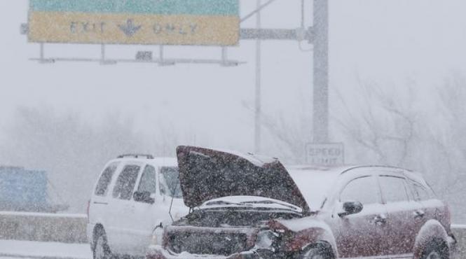 furtunile de zapada si ploaia inghetata au ucis 13 persoane in statele unite video