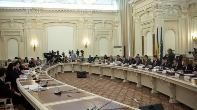 bugetul de stat pe 2014 adoptat de comisiile parlamentare urmeaza dezbaterile si vot pe anexe