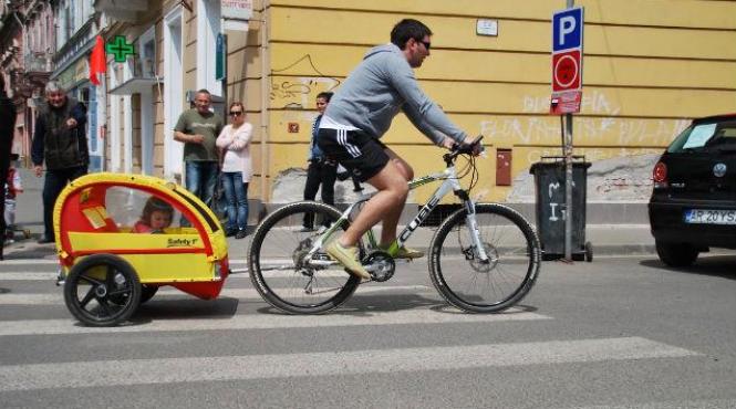 braila biciclist strivit de o macara