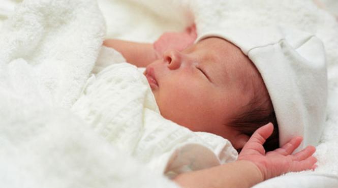 eroare la maternitate dezvaluita 60 de ani mai tarziu dupa o viata de saracie a aflat ca e fiul unui cuplu de bogatasi