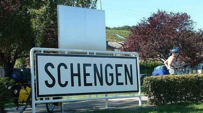 oficial ue romania participa la eurosur deoarece din punct de vedere juridic este parte a schengen