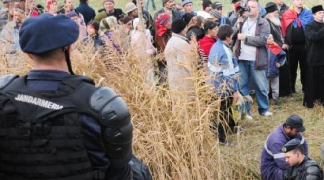 satenii din pungesti au reluat protestele chevron ar urma sa si aplaseze sonda de explorare a gazelor de sist