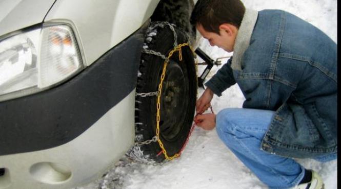 dilema cauciucurilor de iarna cand si cum trebuie sa le schimbam pentru anotimpul rece ce risca soferii care nu au masinile echipate