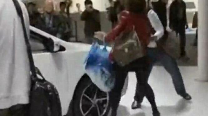 metoda inedita prin care si a obligat iubitul sa i cumpere o masina luxoasa video