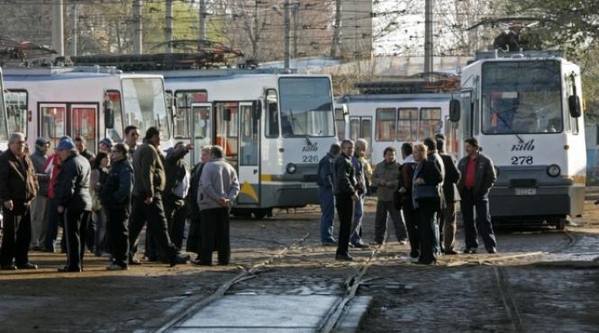 angajatii ratb ies miercuri in strada nu vrem sa ajungem someri cersetori sau capsunari
