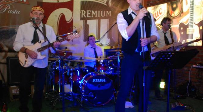 liverpool band aurelian temisan beatles in route 66