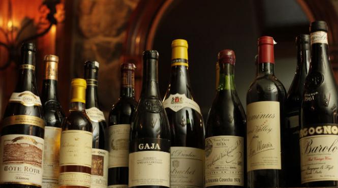 a castigat milioane de dolari vanzand bogatasilor vin de casa drept vin de colectie acum risca 40 de ani de inchisoare