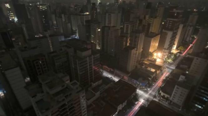 aproximativ 200 000 de familii americane fara curent electric vor trebui sa a tepte pana in weekend