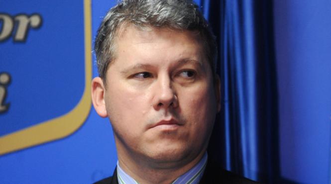 predoiu il contrazice pe basescu am capacitatea sa fiu si un presedinte jucator si un presedinte mediator