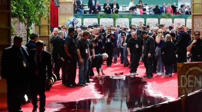 covorul rosu de la golden globes inundat inainte de gala video
