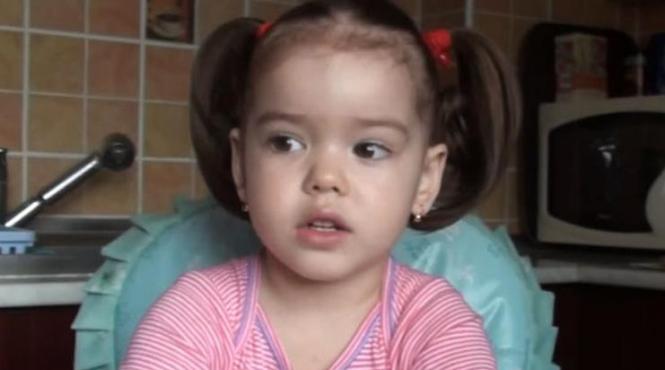 la nici 3 ani o fetita recita tot luceafarul micuta a memorat toate cele 98 de strofe ale poeziei video