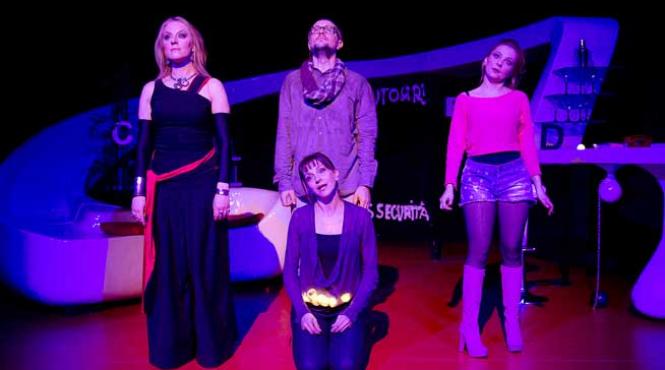 la teatrul foarte mic afli calea spre fericire