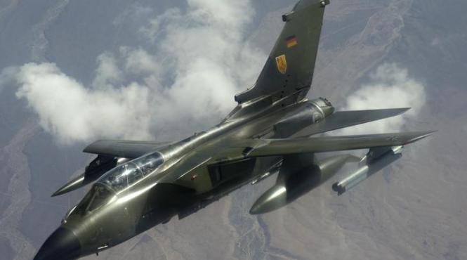 un avion de lupta de tip tornado s a prabusit in vestul germaniei in apropierea unei autostrazi