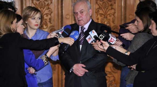 localnicii din nana au primit teren la fundulea urmarim un film cu mafioti si toata lumea stie cine e regizorul spune adrian solomon