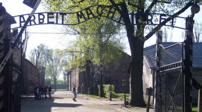 muzeul auschwitz va oferi informatii on line despre holocaust in limba araba si farsi