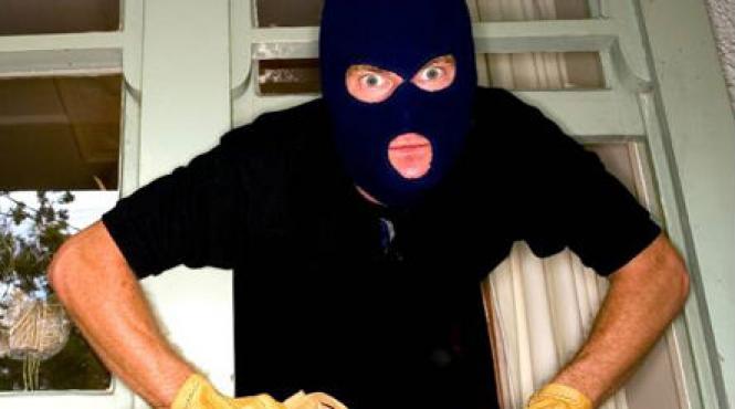 un hot a adormit in timp ce jefuia un magazin in japonia