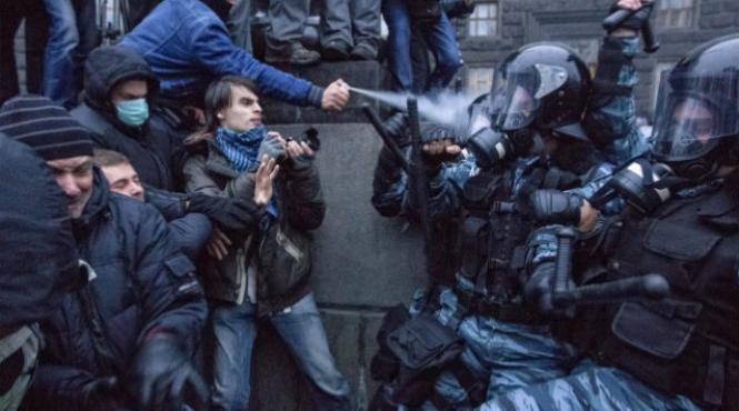 ianukovici face primele concesii a oferit opozitiei postul de premier