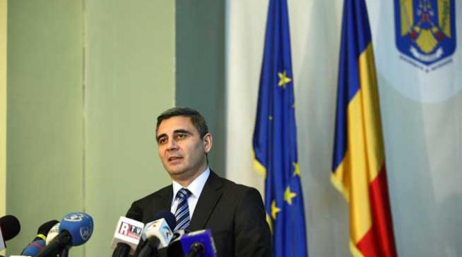 hartuirea in politie e sublima dar lipseste cu desavarsire