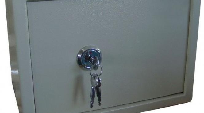 seif cu 51 000 de lei furat dintr o casa de schimb valutar din baia mare