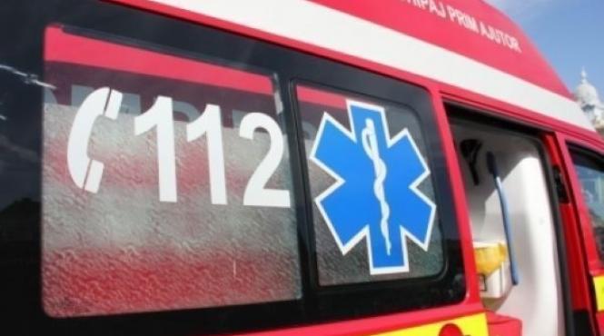 accident grav la ie irea din bra ov 11 persoane au fost ranite dupa ce un microbuz s a ciocnit cu un autoturism