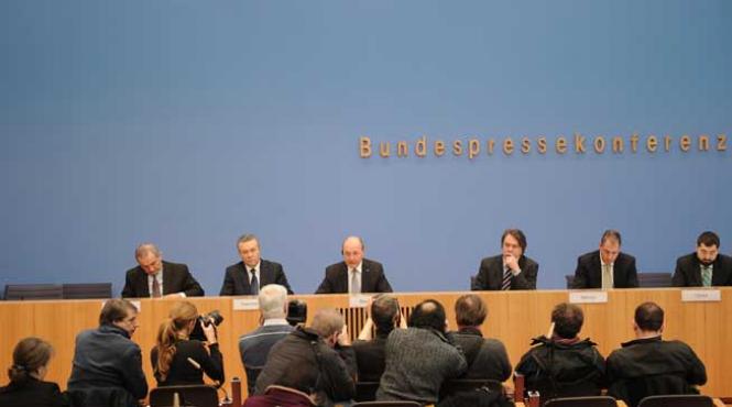 ignorat basescu a fost pe aproape de angela merkel la berlin